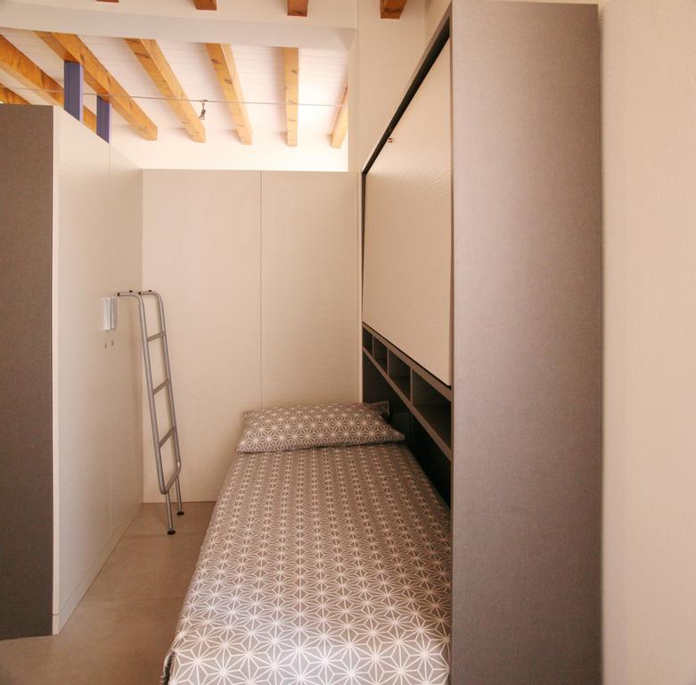Degli Acrobati